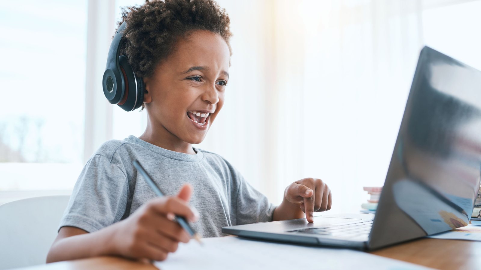 A child in a one-to-one online Sunrise lesson